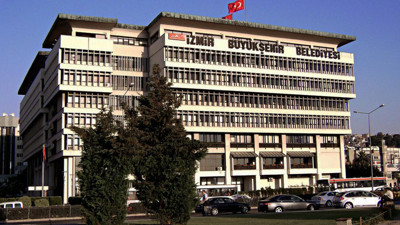 İzmir'de belediyelere FETÖ operasyonu