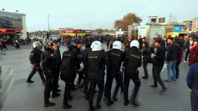 Kadıköy'de göstericilere polis müdahalesi