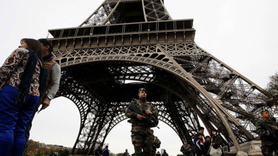 Fransa'da olağanüstü hal uzatılıyor