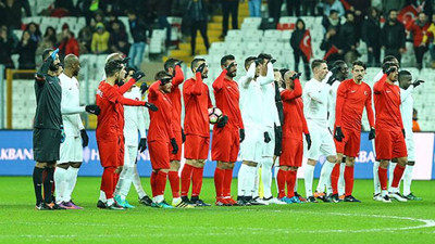 Yıldızlar teröre karşı sahaya çıktı