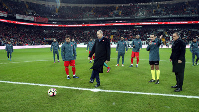 Bu kez şehitler için vurdu