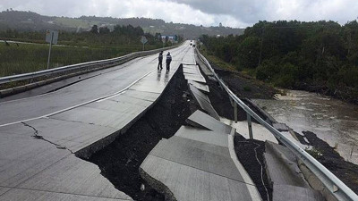 Şili'de 7,7 şiddetinde deprem