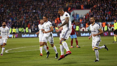 Fenerbahçe Trabzon'da farklı kazandı