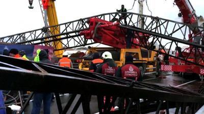 Büyükçekmece'de vinç devrildi