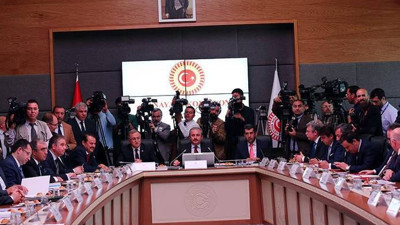 'Cumhurbaşkanı'na OHAL yetkisi' komisyondan geçti