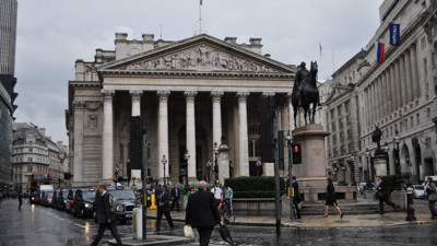'İngiltere'deki bankalar Paris’e taşınıyor'
