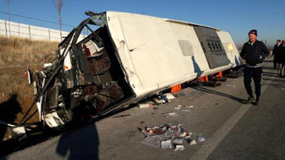 Afyon'da yolcu otobüsü devrildi
