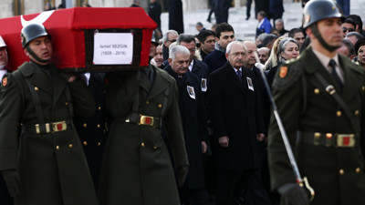 İsmet Sezgin için tören