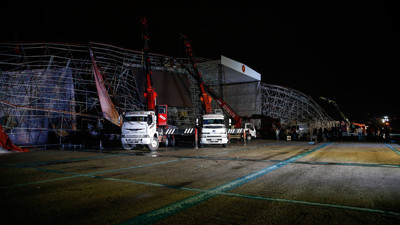 AKM'de tören için kurulan platform yıkıldı