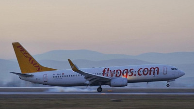 Hamile kadın uçakta doğurdu