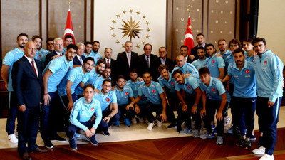 Cumhurbaşkanı, A Milli Futbol Takımı'nı kabul etti