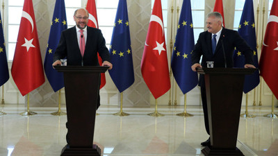 "Saldırıya maruz kalmış halkın yanındayız"