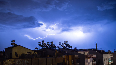 Şiddetli yağışlar hayatı felç etti