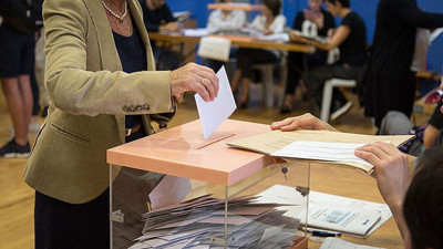 Bask ve Galisya'da seçimleri iktidar kazandı