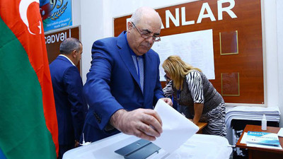 Azerbaycan anayasa değişikliğine 'evet' dedi