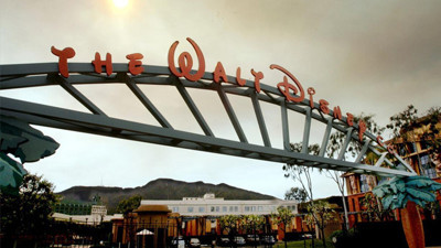 Eğlence devi, Twitter'a talip