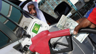 Petroldeki düşüş bakan maaşlarını da vurdu