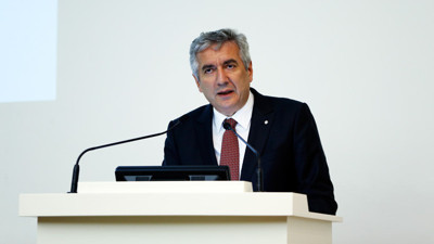 "Yatırım için bankalar faizleri düşürmeli"