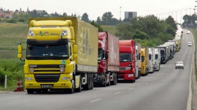 Kapıkule'de 10 kilometrelik TIR kuyruğu