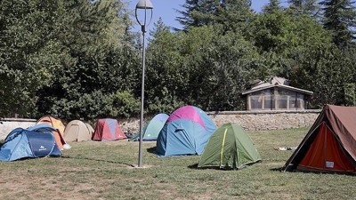 Depremzedeler günlerdir çadırlarda kalıyor