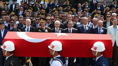 Şehitler toprağa verildi