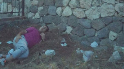 Eski savcı polisten kaçarken ayağını kırdı