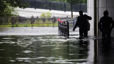 Yunanistan'da sel 3 can aldı