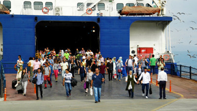 Denizlerde bayram hareketliliği başladı