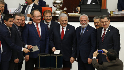 Anayasa değişiklik teklifinin 1. ve 2. maddeleri kabul edildi