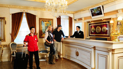 En az otel çalışanları kazanıyor