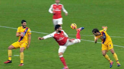 Giroud'dan yıllarca konuşulacak gol