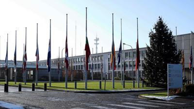 NATO'da bayraklar yarıya indirildi