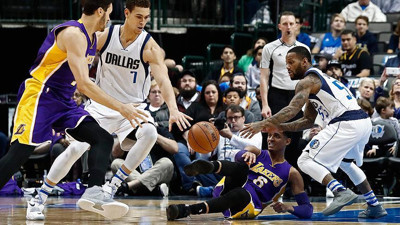 Lakers tarihi yenilgiyi önleyemedi