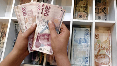 TL, bu yıl ilk kez pozitif ayrıştı