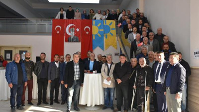 Kuşadası'nda MHP'den 150 kişi istifa etti