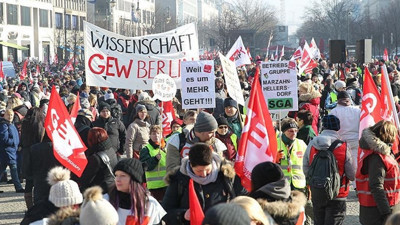 Almanya'da kamu çalışanları uyarı grevi yaptı