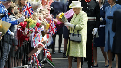 Kraliçe tahttaki 65. yılını kutluyor