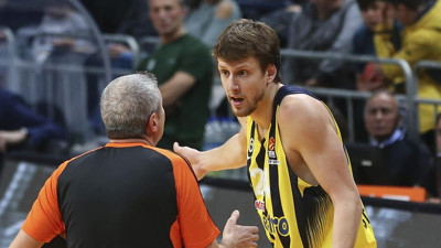 Fenerbahçe'de Vesely sakatlandı