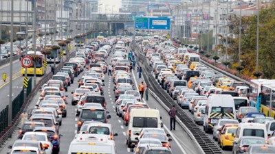 Trafiğe 1 ayda 128 bin araç eklendi