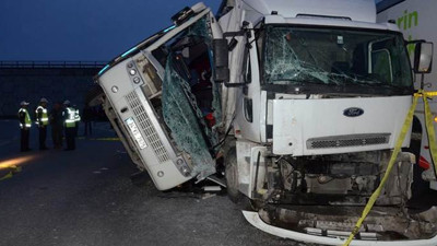 Tuzla'da trafik kazası: 4'ü ağır 27 yaralı