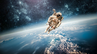 Ay yörüngesinde insan-robot rekabeti