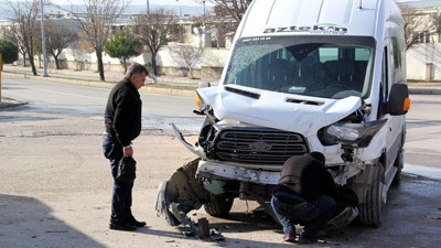İşçi servisleri çarpıştı: 20 yaralı