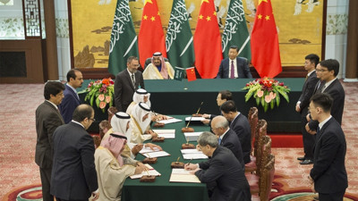 Çin ile Suudi Arabistan arasında 65 milyar dolarlık anlaşma