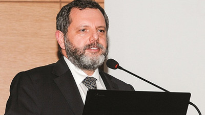 Güvenme dayına, ekmek al yanına…(Türk atasözü)