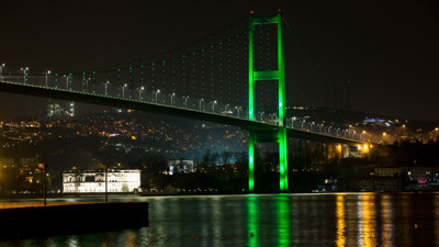 Yeşil renkte aydınlatıldı