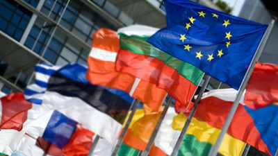 "Euro Bölgesi’nde politik riskler artabilir"