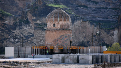 650 yıllık türbe taşınıyor