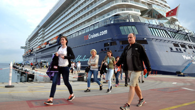 İlk transatlantik gemisi Kuşadası'nda