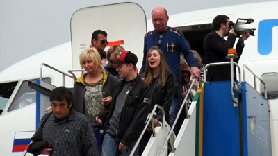 Su takı ile karşılandılar