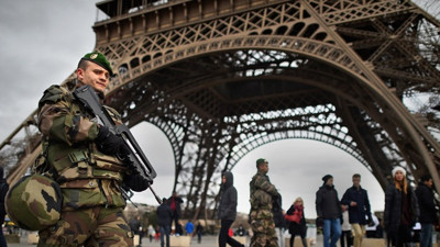 Fransa'da olağanüstü hal 6. kez uzatılacak